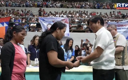 <p><strong><span data-preserver-spaces="true">ASSISTANCE FOR ALL</span></strong><span data-preserver-spaces="true">. President Ferdinand R. Marcos Jr. personally turns over government assistance to farmers, fisherfolk, and families affected by El Niño in Zamboanga City on Thursday (May 9, 2024). In his speech, the President assured that no area would be left out in the provision of government assistance, assuring to personally oversee the delivery of aid to all the regions. </span><em><span data-preserver-spaces="true">(RTVM Screengrab)</span></em></p>
