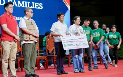 <p><strong>RELIEF</strong>. President Ferdinand R. Marcos Jr. hands over PHP50 million to Cotabato Governor Emmylou Mendoza for the benefit of farmers and fisherfolk affected by the El Niño phenomenon during a ceremonial turnover at Sultan Kudarat Sports and Cultural Center on Friday (May 10, 2024). The Chief Executive also extended other financial assistance and government services from the Department of Agriculture, Department of Social Welfare and Development and the Department of Labor and Employment. <em>(Photo courtesy of Presidential Communications Office)</em></p>