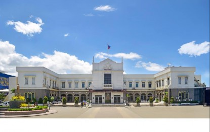 <p>The Mandaue City Hall. <em>(PNA file photo)</em></p>