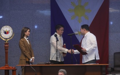 <p><strong>NEW LEADER.</strong> New Senate President Francis Escudero (center) is congratulated by Senator Mark Villar who administered his oath during the plenary session on Monday (May 20, 2024). To Escudero's right is his wife, actress Heart Evangelista. <em>(PNA photo by Avito C. Dalan)</em></p>