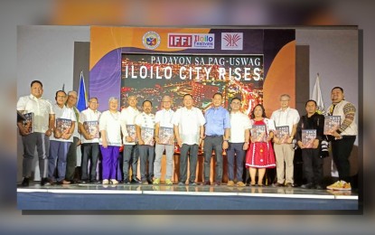 <p><strong>LEGACY BOOK.</strong> The authors and photographers of the legacy book “Iloilo City Rises: Padayon sa Pag-uswag (Onward to Progress)” during the launching ceremony at the Iloilo Convention Center on May 20, 2024. Mayor Jerry P. Treñas on Tuesday (May 21) said the legacy book signifies the beginning of a new chapter as the Ilonggos continue to create a better future, with past accomplishments as their source of motivation and inspiration. <em>(PNA photo by Perla G. Lena)</em></p>