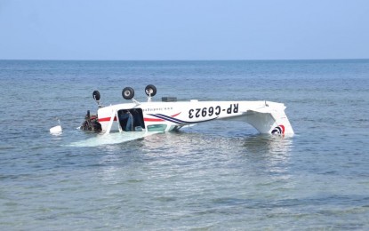 <p><strong>PLANE CRASH.</strong> The Cessna 172 training aircraft that crashed into the waters of Barangay Canaoay in San Fernando City, La Union on Tuesday (May 21, 2024). Two persons sustained minor injuries and were brought to the hospital. <em>(Photo courtesy of PCG-Northern Luzon)</em></p>