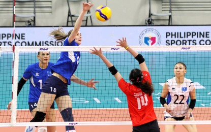 <p><strong>ATTACK</strong>. Kazakhstan's Kristina Anikonova (No. 18) tries to score against Singapore's Ethel Siow Yi Yin (in red jersey) during the AVC Challenge Cup for Women at the Rizal Memorial Coliseum on May 22, 2024. Kazakhstan won, 25-17, 25-23, 25-21. <em>(AVC photo)</em></p>