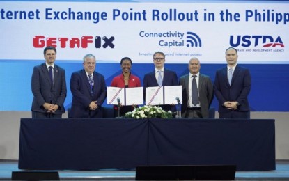 <p><strong>NEW GRANT</strong>. United States Trade and Development Agency (USTDA) Director Enoh Ebong (3rd from left) and RISE co-founder and CEO Rhett Jones (3rd from right) present the signed grant agreement at the Indo-Pacific Business Forum at the Shangri-la The Fort in Bonifacio Global City, Taguig City on Tuesday (May 21, 2024). The grant will fund a feasibility study to improve internet connection in underserved areas in the country. <em>(Screenshot from US State Department website)</em></p>