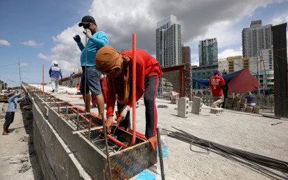 <p><strong>WAGE HIKE. </strong>Workers install steel bars at a construction site for the Pasig Bigyang Buhay Muli (PBBM) urban renewal and development project in the Intramuros area of Manila on May 23, 2024. The Regional Tripartite Wages and Productivity Board - National Capital Region on Monday (July 1, 2024) said it has approved a PHP35 hike in the minimum wage of private sector workers in the region, which takes effect July 17. <em>(PNA photo by Yancy Lim)</em></p>