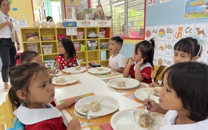<p><strong>SUPPLEMENTAL FEEDING</strong>. Preschoolers from an unidentified child development center (CDC) in Central Visayas share a hot meal inside their classroom in this undated photo. Department of Social Welfare and Development (DSWD) 7 (Central Visayas) Director Shalaine Marie Lucero said Thursday (May 23, 2024) that the Supplementary Feeding Program has benefitted about 150,637 preschoolers from 3,895 CDCs and 336 supervised neighborhood play centers across the region. <em>(Photo courtesy of DSWD-7)</em></p>