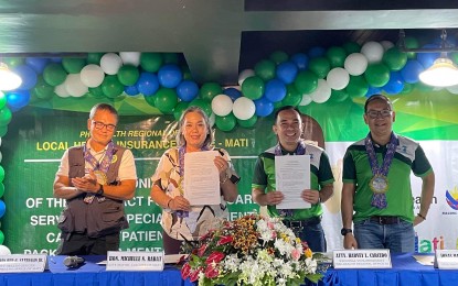 <p><strong>HEALTH PACKAGE.</strong> Mati City Mayor Michelle Nakpil Rabat (2nd from left) and Philippine Health Insurance Corporation Regional Vice President Harvey Carcedo (2nd from right) show the memorandum of agreement on providing mental health care package for members signed in the city on Friday (May 24, 2024). Joining them are Mati health officer Dr. Ben Hur Catbagan Jr. (extreme left) and PhilHealth chief social insurance officer Jonas Matthew Pang. <em>(Photo from Mati CIO)</em></p>