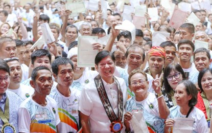 <p><strong>OFFICIALLY OWNERS</strong>. President Ferdinand R. Marcos Jr. personally distributes electronic titles and Certificates of Land Ownership Award to 4,271 agrarian reform beneficiaries at the South Cotabato gymnasium and Cultural Center in Koronadal City on Friday (May 24, 2024). In a media interview, Marcos vowed that he would not stop until all land titles are distributed during his term and beyond. <em>(Photo courtesy of the Presidential Communications Office)</em></p>