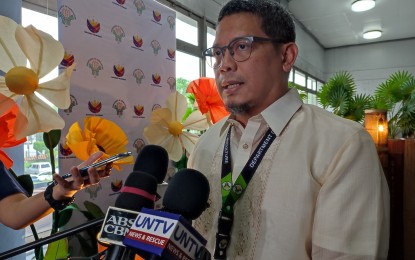 <p><strong>STABLE SUPPLY.</strong> The supply of vegetables remains stable after Typhoon Aghon, Department of Agriculture Assistant Secretary for Operations U-Nichols Manalo says during an ambush interview in Quezon City on Monday (May 27, 2024). He said strict monitoring is being conducted to protect consumers from unscrupulous vendors.<em> (PNA photo by Stephanie Sevillano)</em></p>