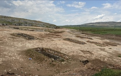 <p><strong>ARCHEOLOGICAL FINDS</strong>. Chinese archaeologist have unearthed more than 400 tombs in northern Shanxi province dating back more than 2,000. The tombs, reportedly from the Warring States Period (475-221 B.C) are expected to be helpful in understanding cultural evolution from Warring States Period to Qin Dynasty. <em>(Photo by Anadolu)</em></p>