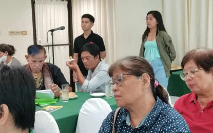 <p><strong>YOUTH SECTOR.</strong> Leaders of a youth group based in Dumaguete City, Negros Oriental (standing) raise questions about HIV while committing to help in an information and education drive during a forum on Wednesday (May 29, 2024). A health official in the province said during the forum that HIV cases in the younger age bracket are rising. <em>(PNA photo by Mary Judaline F. Partlow)</em></p>