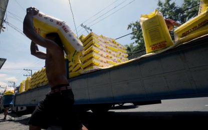 House leaders back Palace’s move to cut imported rice tariff