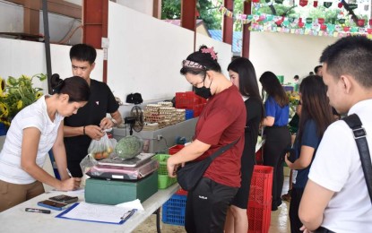 <p><strong>AFFORDABLE AGRI-FISHERY PRODUCTS.</strong> Consumers flock to the reopened Kadiwa store at the Department of Agriculture-Philippines-Bureau of Plant Industry at Brgy. 692 multipurpose hall in San Andres, Malate, Manila on Thursday (May 30, 2024). Kadiwa ng Pangulo sites offer affordable agricultural products in areas with high demand and communities with low-income families through a direct and effective food supply distribution system throughout the country. <em>(Photo courtesy of DA-BPI)</em></p>