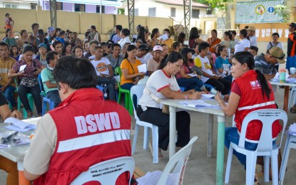 400 in northern Negros city receive El Niño aid from DSWD