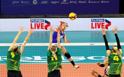 <p><strong>POWERFUL SPIKE.</strong> The Philippines' Sisi Rondina unleashes a powerful spike against the taller Australians during the bronze medal match of the Asian Volleyball Confederation (AVC) Challenge Cup for Women at the Rizal Memorial Coliseum on May 29, 2024. The Philippines won, 25-23, 25-15, 25-7. <em>(AVC photo)</em></p>