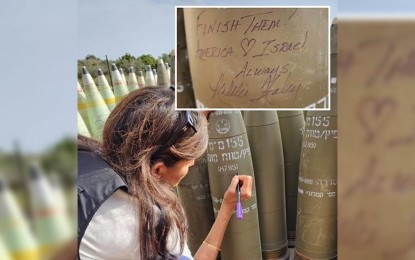 <p><strong>AUTHOGRAPH.</strong> Former UN envoy Nikki Haley writes a dedication on Israeli shell, expressing her support to Tel Aviv. Haley signed the dedication "finish them" when she visited Israel recently. <em>(Anadolu)</em></p>