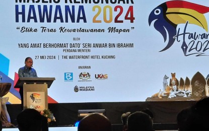<p><strong>JOURNALISTS'</strong> <strong>DAY.</strong> Malaysian Prime Minister Anwar Ibrahim speaking at the National Journalists' Day 2024 (HAWANA 2024) celebration at the Waterfront Hotel in Kuching, Sarawak state, Malaysia on May 27, 2024. HAWANA is the largest gathering of Malaysian media practitioners. <em>(PNA photo) </em></p>