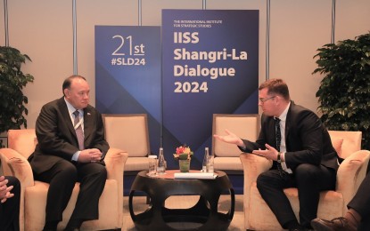 <p><strong>CHIEFS.</strong> Defense Secretary Gilberto Teodoro Jr. (left) meets with Lithuanian counterpart Laurynas Kasčiūnas on the sidelines of the 21st International Institute for Strategic Studies Shangri-La Dialogue in Singapore on Saturday (June 1, 2024). Kasčiūnas offered Teodoro opportunities for defense and military training on cybersecurity. <em>(Photo courtesy of DND)</em></p>