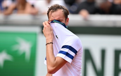 <p>Alex De Minaur (not seen) of Australia in action against Daniil Medvedev of Russia during men's singles match on Court Suzanne-Lenglen during the French Open tennis tournament at the Roland Garros Complex in Paris on June 3, 2024. <em>(Anadolu)</em></p>