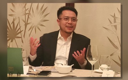 <p><strong>RICE TARIFF CUT</strong>. HSBC Global Research ASEAN Economist Aris Dacanay, in a briefing at Shangri-la at The Fort in Bonifacio Global City on Wednesday (June 5, 2024), says the tariff reduction in rice will help ease inflation. He said the reduced import tariff will also help boost economic growth. <em>(Photo by Leah Gonzales)</em></p>