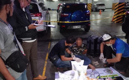 <p><strong>BIG HAUL.</strong> Police operatives account for millions worth of ketamine seized from two foreigners in a buy-bust in Malate, Manila on Thursday (June 6, 2024). The PNP Drug Enforcement Group (PDEG) on Friday (June 7) said the arrested suspects were Zahid Rafique Pasha and Akram Muhammad Faheem, both Pakistani nationals. <em>(Photo courtesy of PDEG)</em></p>