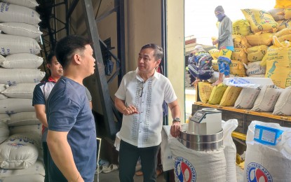 <p style="text-align: left;"><strong>STABLE PROCUREMENT PRICE.</strong> National Food Authority (NFA) Administrator Larry Lacson inspects a palay procurement warehouse in San Ildefonso, Bulacan on Friday (June 7, 2024). He assured that the NFA procurement price will not be affected by the tariff cut on imported rice. <em>(PNA photo by Stephanie Sevillano)</em></p>