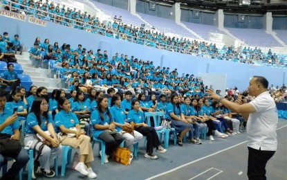 <p><strong>WORKING STUDENTS</strong>. Calamba City Mayor Ross Rizal on Monday (June 10, 2024) told students participating in the Special Program for Employment of Students (SPES) that they should take advantage of the opportunity to learn about government service while earning tuition money. The city government will be covering the entire salaries of 1,270 out of 1,500 SPES beneficiaries. <em>(PNA photo by Zen Trinidad)</em></p>