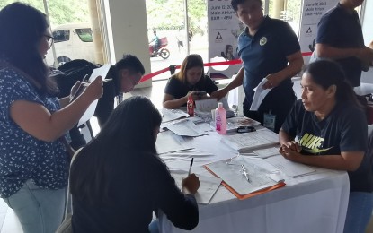 <p><strong>JOB SEEKERS.</strong> Thousands of local and overseas vacancies are available during a job fair at Robinsons Place in Dumaguete City, Negros Oriental on Wednesday (June 12, 2024) in line with the 126th Independence Day celebrations. The job fair is in collaboration with the Department of Labor and Employment.<em> (PNA file photo by Mary Judaline Partlow)</em></p>