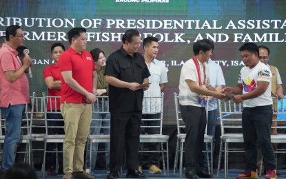 <p><strong>PRESIDENTIAL AID TO FARMERS.</strong> President Ferdinand R. Marcos Jr. (4th from left) leads the distribution of assistance to El Niño-affected communities in the Cagayan Valley Region in a ceremony in Ilagan City, Isabela on Monday (June 10, 2024). Besides cash assistance, Marcos assured farmers of continued government interventions to help improve their productivity, including infrastructure projects such as irrigation facilities, farm-to-market roads, and post-harvest facilities. <em>(Photo courtesy of Speaker Martin Romualdez's office)</em></p>