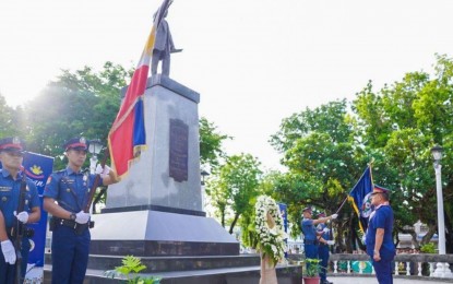 <p><strong>DEFENDING FREEDOM.</strong> Police Regional Office 6 (Western Visayas) Deputy Director for Operations, Brig. Gen. Archival Macala, leads the wreath-laying ceremony at the historic Plaza Libertad in Iloilo City during the celebration of the country’s 126th Independence Day on Wednesday (June 12, 2024). In his message, Macala said Independence Day is a fitting venue to renew their commitment to defend the country's freedom. <em>(Photo courtesy of Jerry P. Treñas FB page)</em></p>