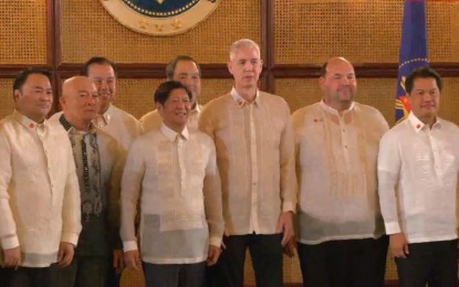 <p><strong>NIR ACT SIGNED.</strong> President Ferdinand R. Marcos Jr. (3rd from left, front row), with House Speaker Ferdinand Martin Romualdez (left, back row) and officials from Negros Island, after he signed into law Republic Act (RA) 12000 or the Negros Island Region Act in Malacañan Palace Thursday afternoon (June 13, 2024). He is joined by (from left) Bacolod City Lone District Rep. Greg Gasataya, Valladolid Mayor Enrique Miravalles, Ilog Mayor John Paul Alvarez, Negros Occidental Governor Eugenio Jose Lacson, Negros Oriental Governor Manuel Sagarbarria, and Bacolod City Mayor Alfredo Abelardo Benitez. (<em>Screenshot from RTVM Facebook Live video)</em></p>