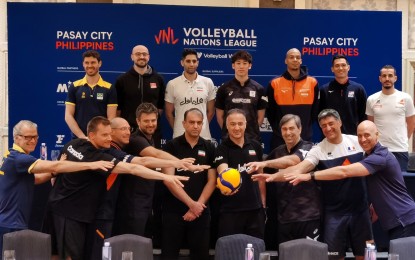 <p><strong>READY</strong>. Coaches and team captains of eight countries competing in the Volleyball Nations League Week 3 pose during a press conference at the Makati Shangri-La Hotel on Monday (June 17, 2024). The tournament kicks off on June 18 at Mall of Asia Arena in Pasay City. <em>(PNA photo by Jean Malanum) </em></p>