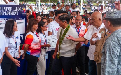 <p><strong>PRESIDENTIAL AID.</strong> President Ferdinand R. Marcos Jr. interacts with beneficiaries of the Presidential Assistance to farmers and fisherfolk at the Oval Surigao del Sur Complex on Thursday (June 20, 2024). In two separate distributions of assistance in the Caraga Region, the President handed over a total of PHP158 million in El Niño aid. <em>(Presidential Photojournalists Association)</em></p>