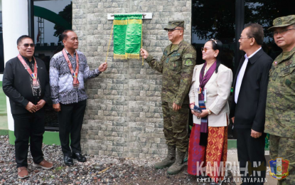 <p><strong>PEACE MUSEUM.</strong> Presidential Assistant David B. Diciano of the Office for Bangsamoro Transformation (2nd from left), the Army’s 6th Infantry Division commander, Maj. Gen. Alex Rillera (4th from right), and BARMM Member of Parliament Susana S. Anayatin (3rd from right) lead the inauguration of the Bulwagan ng Kapayapaan on Wednesday (June 19, 2024). The museum was built from the Transitional Development Impact Fund of Anayatin inside the 6ID camp in Datu Odin Sinsuat, Maguindanao del Norte. <em>(Photo courtesy of 6ID)</em></p>