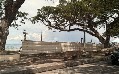 <p><strong>WAVE PROTECTOR.</strong> A portion of Rizal Boulevard in Dumaguete City, Negros Oriental is now sealed off as a seawall wave deflector project is about to begin. The project costs some PHP54 million and will extend towards the sea by eight meters with a length of 257 meters. <em>(PNA photo by Mary Judaline F. Partlow)</em></p>
