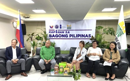 <p><strong>LAND DISTRIBUTION.</strong> The Department of Agrarian Reform – Cordillera Administrative Region, led by Director Samuel Solomero (left), updates the public on the status of land distribution to agrarian reform beneficiaries during the “Kapihan sa Bagong Pilipinas” briefing in Baguio City on Tuesday (June 25, 2024). Solomero said DAR-CAR has already distributed 104,230 hectares out of the target 105,000 hectares to 58,581 beneficiaries in the region. <em>(Photo courtesy of PIA-CAR)</em></p>