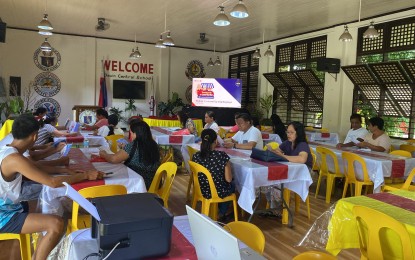 <p><strong>LAUNCH.</strong> Sari-sari store owners from Dauin, Negros Oriental, participate virtually in the nationwide launching of Tindahan Mo: e-Level Up Mo program of the Department of Trade and Industry on Wednesday (June 26, 2024). The program aims to provide sari-sari store owners with skills in using digital platforms to improve their businesses. <em>(Photo courtesy of DTI-Negros Oriental)</em></p>
