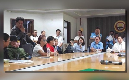 <p><strong>WAY FORWARD</strong>. Calamba City Administrator Johnny Pamuspusan (2nd from right, seated) mediates the dialogue between City Councilor Moises Morales (rightmost), owner of the Calamba Trade Center, and complainant fish vendors on June 24, 2024. The vendors fear losing their livelihoods once the market closes down to make way for a government railway project<em>. (Photo by Zen Trinidad)</em></p>