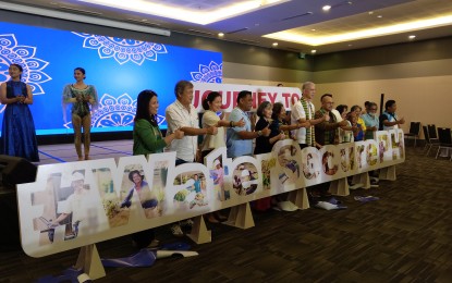 <p><strong>WATER SUMMIT.</strong> Negros Occidental Governor Eugenio Jose Lacson (seventh from left) leads the unveiling of the #WaterSecurePH installation during the 2024 Provincial Water Summit held at Ayala Malls Capitol Central in Bacolod City Wednesday (June 26, 2024). The province has partnered with the United States Agency for International Development (USAID) Safe Water project in developing its water security framework. <em>(PNA photo by Nanette L. Guadalquiver)</em></p>