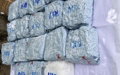 <p><strong>ILLEGAL CONTRABAND</strong>. Some of the 18 packs of shabu found by a fisherman off the coast of Bia-o in Sta. Maria, Ilocos Sur on Wednesday (June 26, 2024). The police said the contraband has an estimated value of PHP117 million.<em> (Screengrab from Facebook Live of radio station DWRS)</em></p>