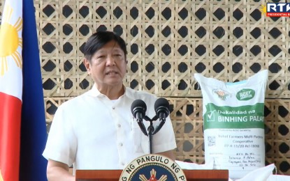<p><strong>GOV’T ASSISTANCE.</strong> President Ferdinand R. Marcos Jr. announces that the construction of the Mabini-Cayacay Small Reservoir Irrigation Project will soon be completed during the distribution of Presidential Assistance to Farmers, Fisherfolk and Families (PAFF) at the Carlos P. Garcia Sports Complex in Tagbilaran City, Bohol on Friday (June 28, 2024). Marcos said the irrigation facility is expected serve more than 500 hectares of agricultural lands in Mabini and Alicia. <em>(RTVM Screengrab)</em></p>