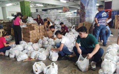 <p><strong>FAMILY FOOD PACKS</strong>. Volunteers prepare family food packs in this undated photo. In preparation for typhoon season, expected to be aggravated by La Niña, the Provincial Social Welfare and Development Office has prepositioned relief goods for immediate dispatch. <em>(Photo courtesy of the Ilocos Norte government)</em></p>