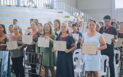 <p><strong>SELF-SUFFICIENT</strong>. Some graduates of Pantawid Pamilyang Pilipino Program (4Ps) in Tanauan, Leyte during a ceremony in the town on April 5, 2024. Some 39,340 households in Eastern Visayas have graduated from 4Ps during the first half of the year, the Department of Social Welfare and Development (DSWD) regional office reported. <em>(Photo courtesy of DSWD)</em></p>