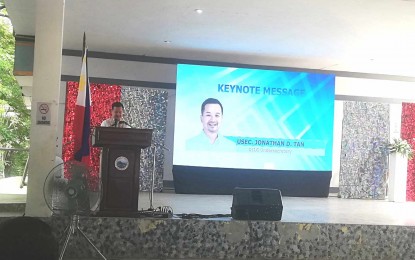 <p><strong>WATER SYSTEM.</strong> Department of the Interior and Local Government (DILG) Undersecretary Jonathan Tan speaks during the 160th Foundation Day of the municipality of San Remigio on Monday (July 1, 2024). In his message, Tan said he would help the municipality look for an investor to provide a reliable water supply for its households and further boost its tourism industry. <em>(PNA photo by Annabel Consuelo J. Petinglay)</em></p>
