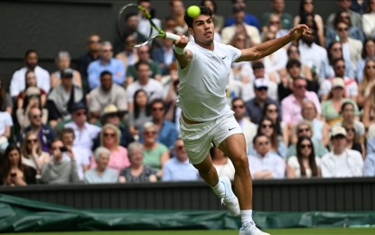 Reigning cham Alcaraz advances to Wimbledon 2nd round