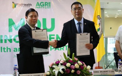 <p><strong>HEALTH ACCESS</strong>. Philippine Health Insurance Corp. (PhilHealth) president and CEO Emmanuel Ledesma Jr. (left) and AGRI Party-list Rep. Wilbert T. Lee after the signing of a memorandum of agreement at the St. Luke Medical Center in Bonifacio Global City, Taguig City on Monday (July 1, 2024). The MOU seeks to strengthen collaboration in providing more access to health services and benefits provided by the state health insurer to all Filipinos, especially agricultural workers. <em>(Photo courtesy of AGRI Party-list)</em></p>