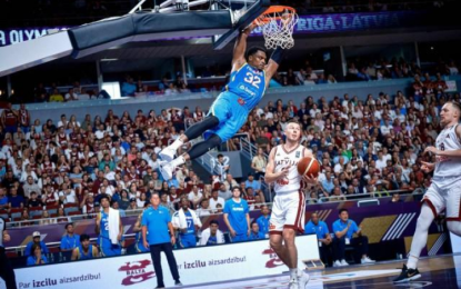 <p><strong>BIG UPSET</strong>. Justin Brownlee soars for a dunk as he leads Gilas Pilipinas upset world no. 6 Latvia, 89-80, in the FIBA Olympic Qualifying Tournaments 2024 in Riga, Lativa early Thursday (July 4, 2028-Manila time), Brownlee finished with a nearly triple-double performance of 26 points, 9 rebounds and 9 assists for the ranked 37th Philippines. <em>(FIBA photo)</em></p>