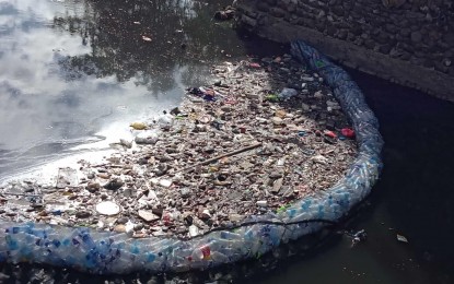 Bacolod City uses garbage trap to collect coastal waste