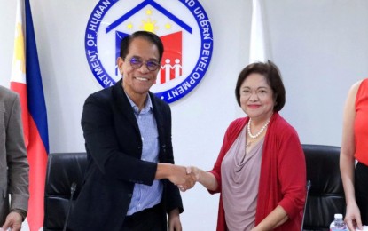 <p><strong>PARTNERSHIP.</strong> Department of<em> </em>Human Settlements and Urban Development (DHSUD) Secretary Jose Rizalino Acuzar and the Clark Development Corporation (CDC) president and chief executive officer Agnes Devanadera shake hands after signing a memorandum of understanding on Thursday (July 4, 2024) at the DHSUD Central Office. The DHSUD and the CDC eye the establishment of 50,000 housing units in Clark through the MOU.<em> (Photo courtesy of DHSUD)</em></p>