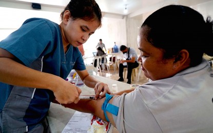 <p><strong>LABORATORY TEST.</strong> A woman undergoes a blood test at a private diagnostic clinic in Quezon City on July 5, 2024. Agri Party-List Rep. Wilbert Lee has filed a resolution urging the Philippine Health Insurance Corporation to implement another round of 30-percent increase in all its benefit packages. <em>(PNA file photo by Ben Briones)</em></p>